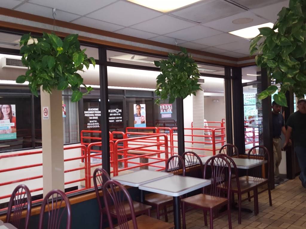 KFC | restaurant | 440 Forest Ave, Paramus, NJ 07652, USA | 2014836261 OR +1 201-483-6261