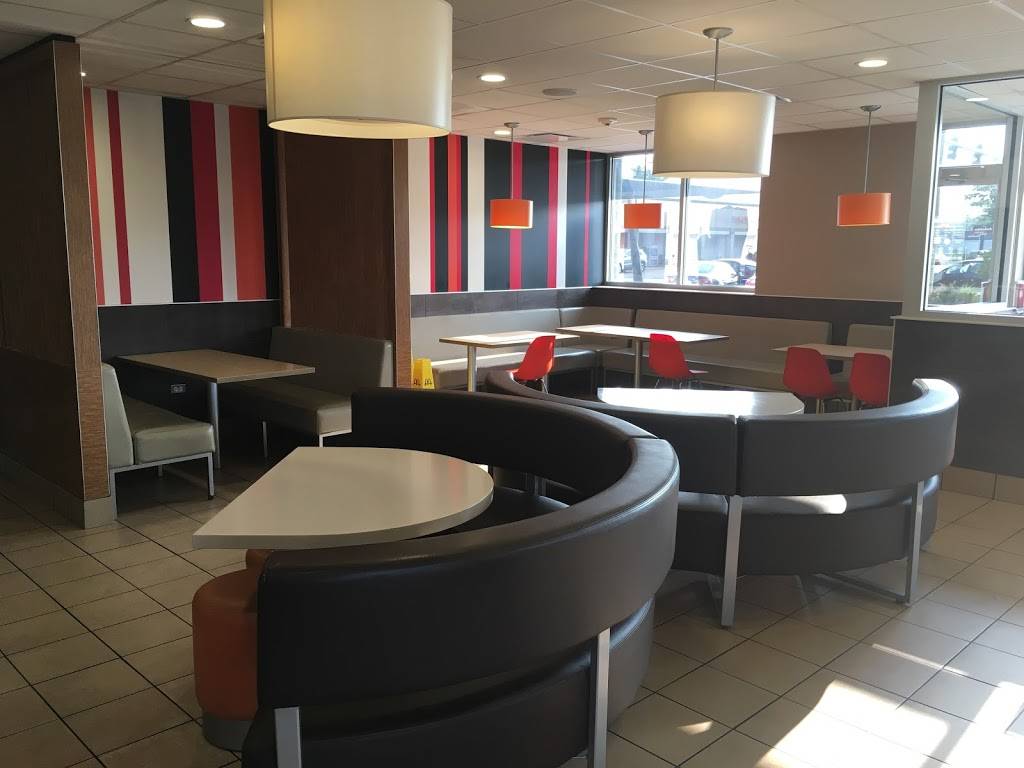 McDonalds | cafe | 801 E 162nd St, South Holland, IL 60473, USA | 7083392577 OR +1 708-339-2577
