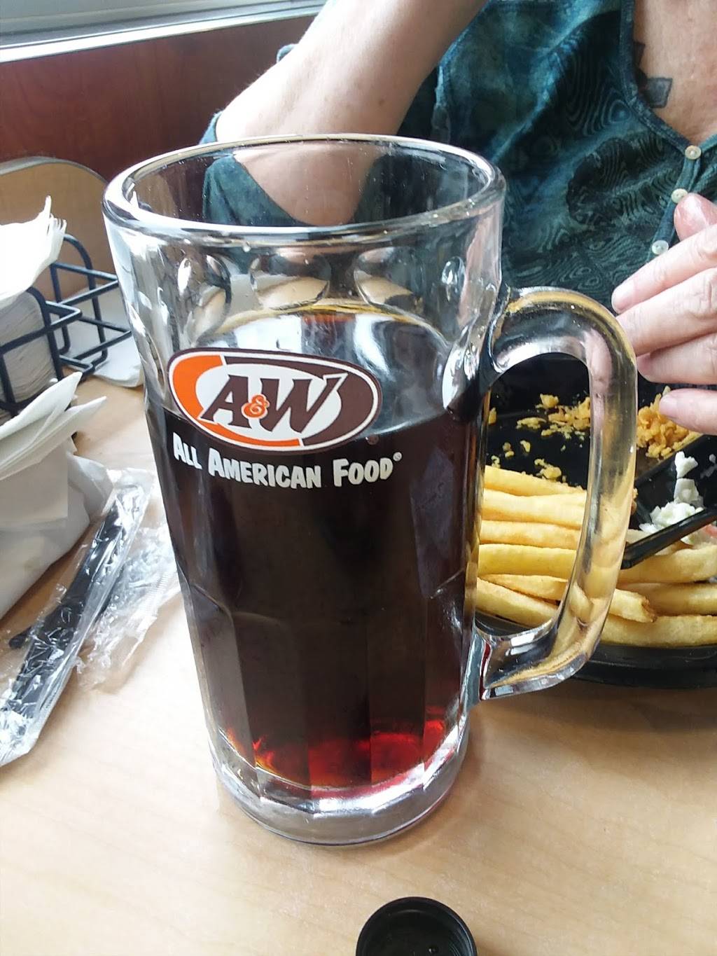 Long John Silvers | restaurant | 2552 E University Ave, Des Moines, IA 50317, USA | 5152624700 OR +1 515-262-4700