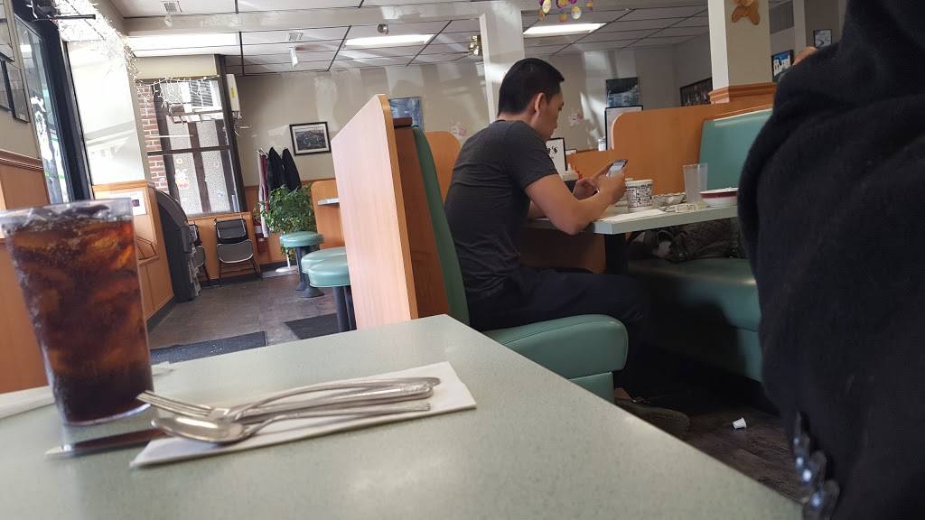 Stellas | restaurant | 558 Adams St, Milton, MA 02186, USA | 6176982740 OR +1 617-698-2740