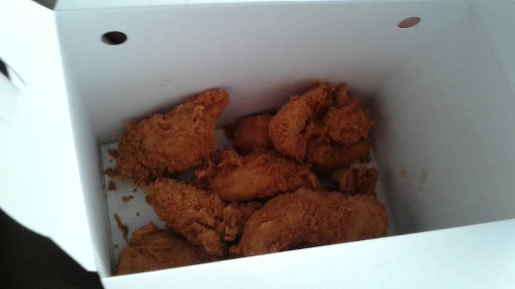 Krispy Krunchy Chicken | restaurant | 13720 Mallard Creek Rd, Charlotte, NC 28262, USA | 7047339819 OR +1 704-733-9819