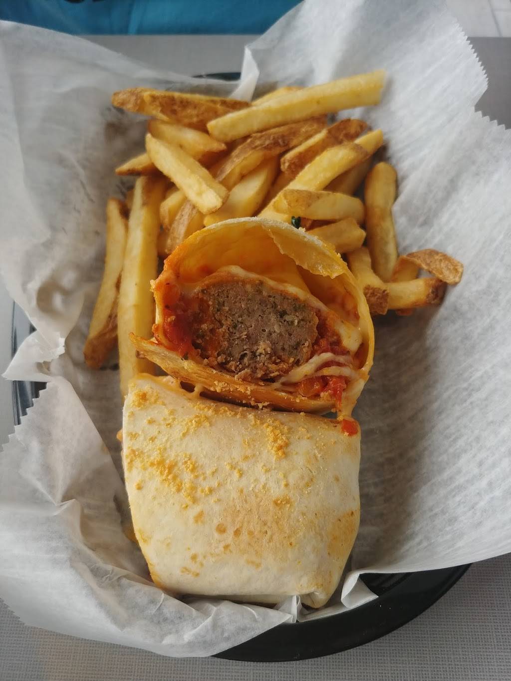 SurfDog Bites & Brews | restaurant | 204 N New River Dr A, Surf City, NC 28445, USA | 9105412358 OR +1 910-541-2358