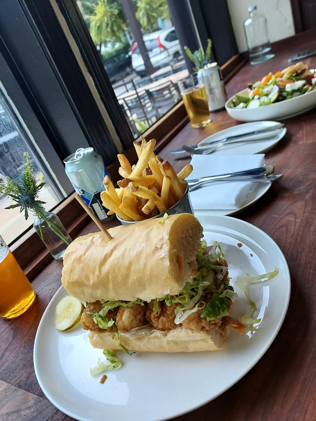 Earls Premier | restaurant | 651 E 59th St, Kansas City, MO 64110, USA | 8162553600 OR +1 816-255-3600