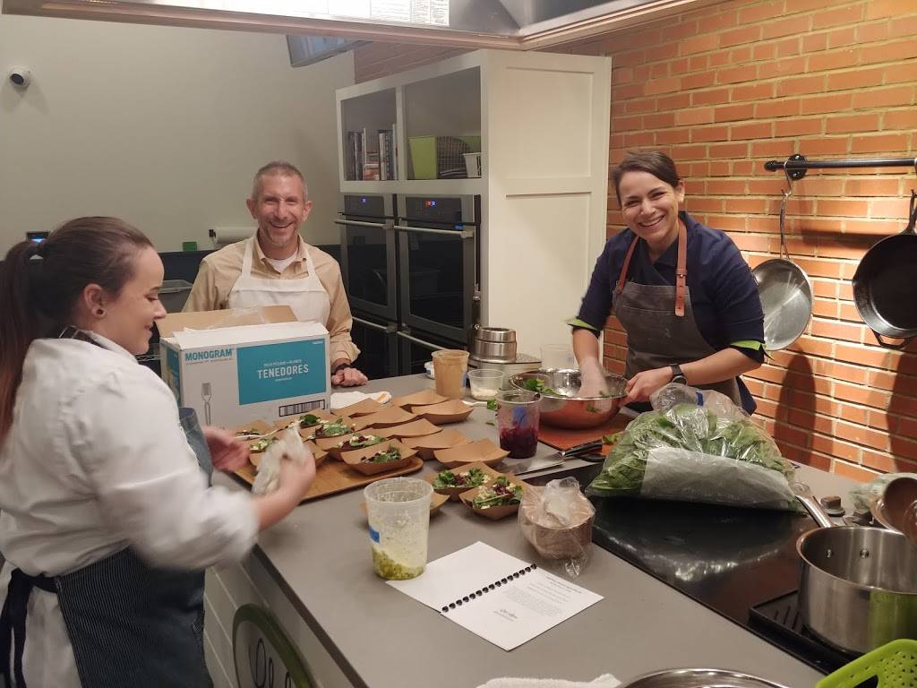 Chef Alyssas Kitchen | restaurant | 4001 Yancey Rd, Charlotte, NC 28217, USA | 7048177568 OR +1 704-817-7568