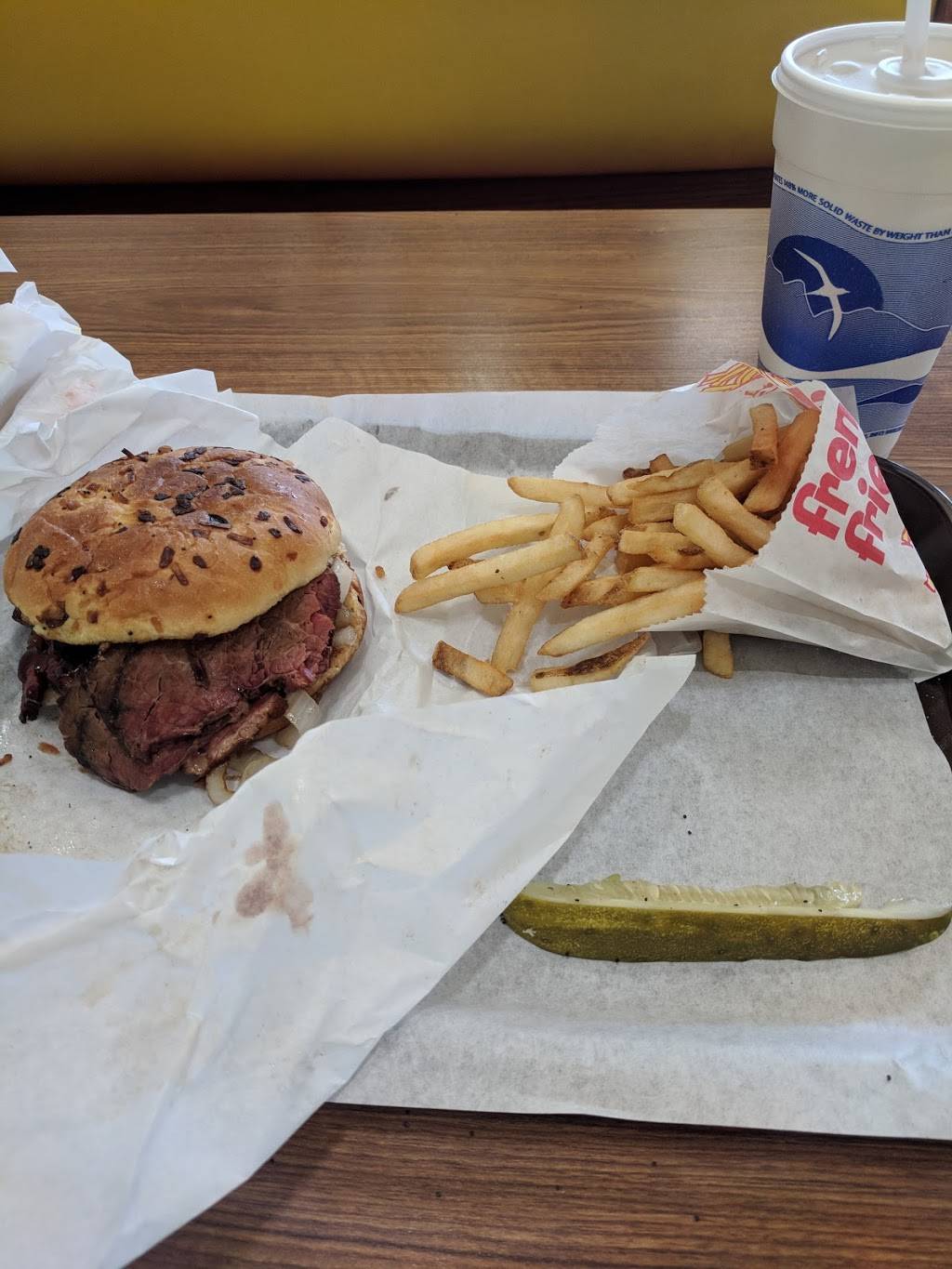 Claws Hot Dogs & Beef | restaurant | 90 E Geneva Square, Lake Geneva, WI 53147, USA | 2622487541 OR +1 262-248-7541