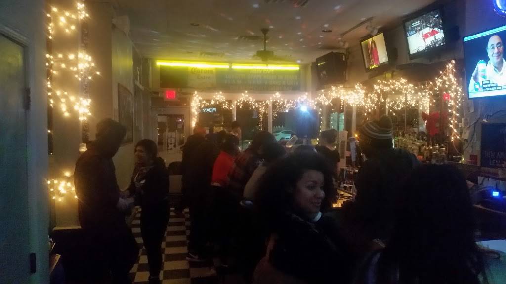 Roxy Cafe | restaurant | 1104 W Main St, Richmond, VA 23220, USA | 8043427699 OR +1 804-342-7699