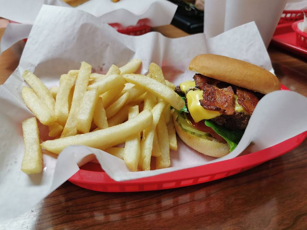 Dairy Isle & Grill | restaurant | 502 W Main St, Steelville, MO 65565, USA | 5737755388 OR +1 573-775-5388