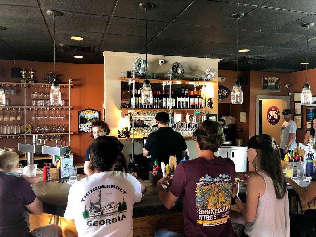 Green Truck Neighborhood Pub | restaurant | 2430 Habersham St, Savannah, GA 31401, USA | 9122345885 OR +1 912-234-5885