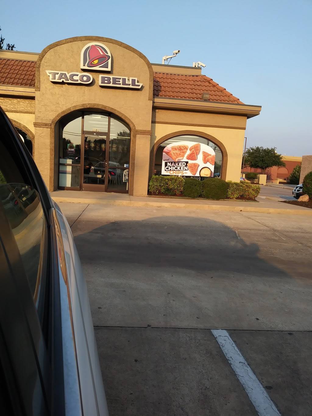Taco Bell | meal takeaway | 1101 N Collins St, Arlington, TX 76011, USA | 8172617593 OR +1 817-261-7593