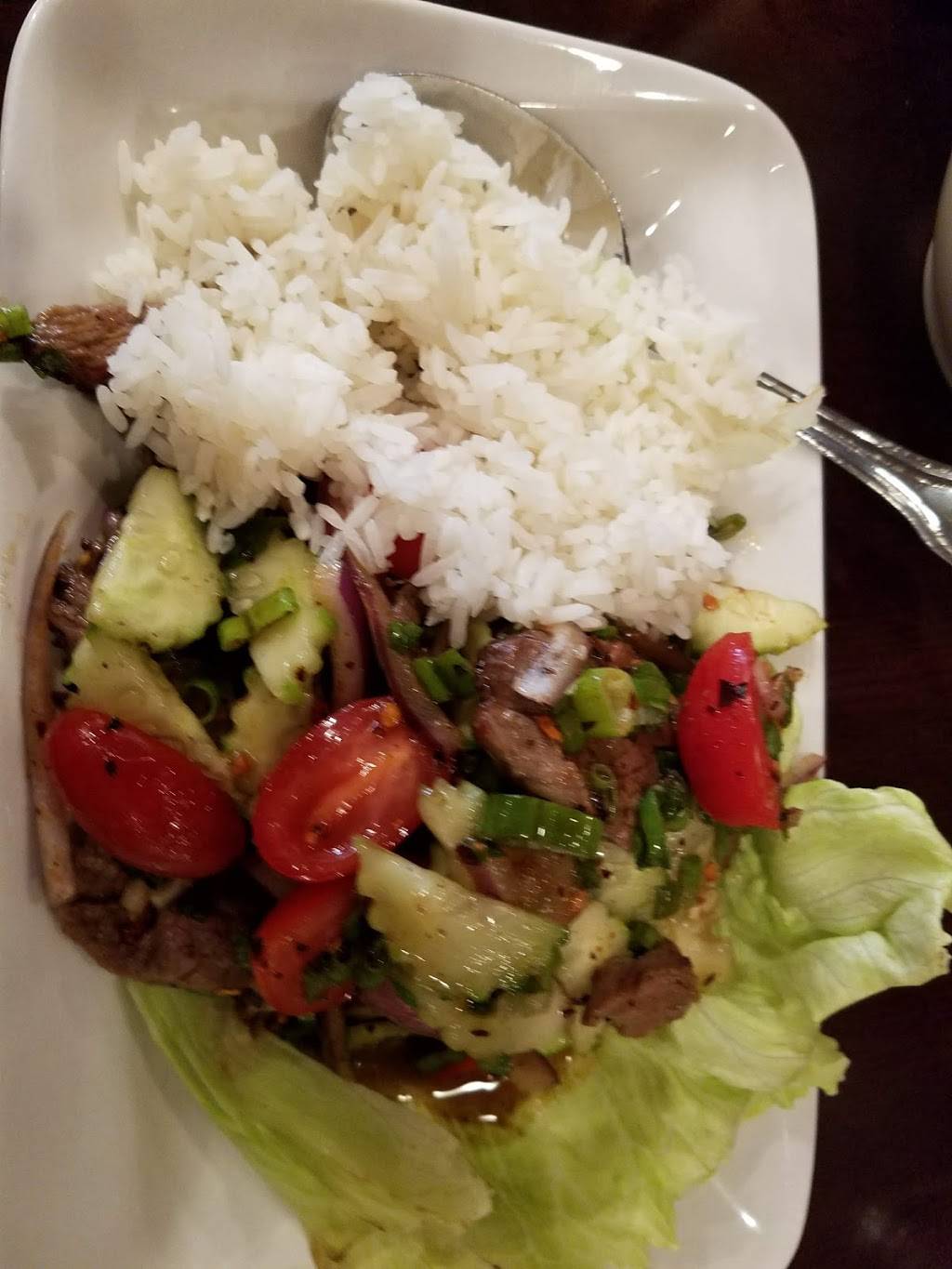 Tiparos Thai Cuisine & Sushi Bar | restaurant | 1540 N Clark St, Chicago, IL 60610, USA | 3127129900 OR +1 312-712-9900