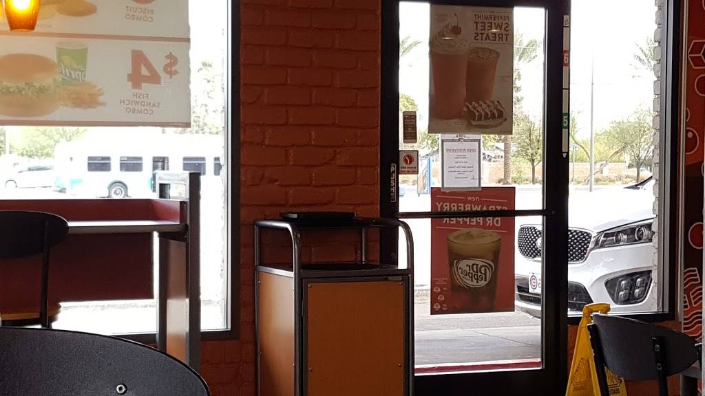 Jack in the Box | restaurant | 141 N Arizona Ave, Chandler, AZ 85225, USA | 4809637187 OR +1 480-963-7187