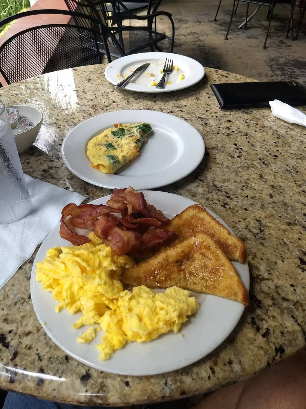 Tap Room at the Hollander Hotel | restaurant | 421 4th Ave N, St. Petersburg, FL 33701, USA | 7278737900 OR +1 727-873-7900