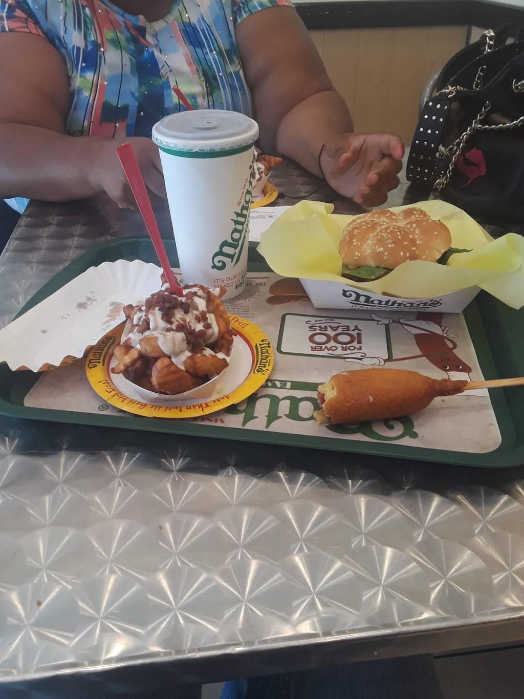 Nathans Famous Hot Dogs | restaurant | 25 Flatbush Ave, Brooklyn, NY 11217, USA | 7187973803 OR +1 718-797-3803