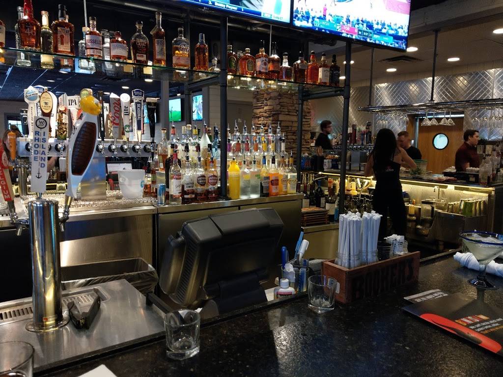 Smokey Bones | meal takeaway | 31b Universal Blvd, Warwick, RI 02886, USA | 4018212789 OR +1 401-821-2789