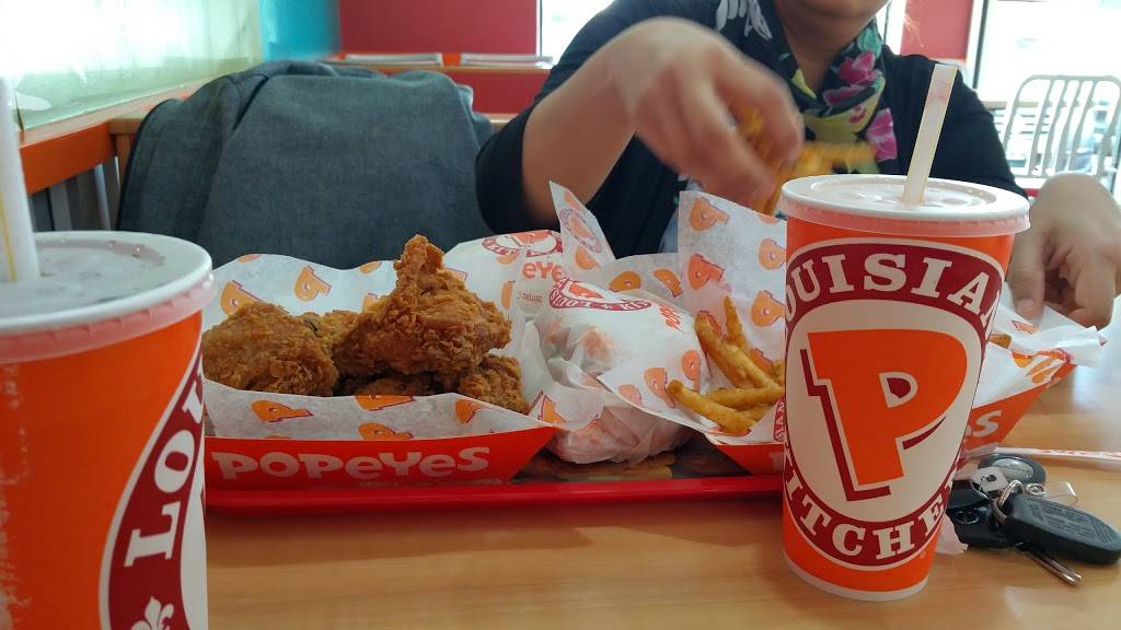 Popeyes | restaurant | 2355 Keele St, North York, ON M6M 4A2, Canada | 4162413500 OR +1 416-241-3500