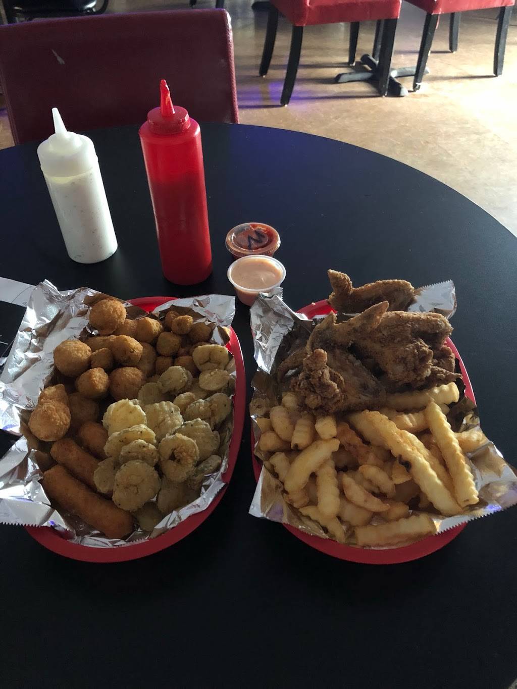 The Round Table Bar and Grill | restaurant | 4209 Evanston Ave, Indianapolis, IN 46205, United States | 3177372581 OR +1 317-737-2581