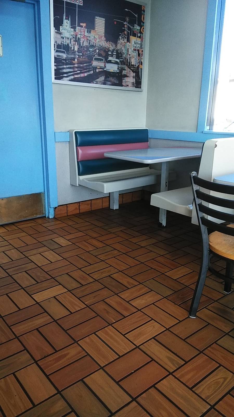 Leos Burgers | restaurant | 701 E Alondra Blvd, Compton, CA 90221, USA | 3106082134 OR +1 310-608-2134