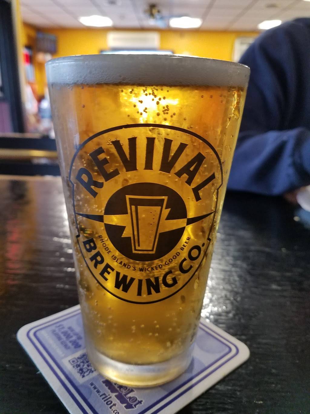 Mike and Gels Pizza | restaurant | 3003 W Shore Rd, Warwick, RI 02886, USA | 4017374445 OR +1 401-737-4445