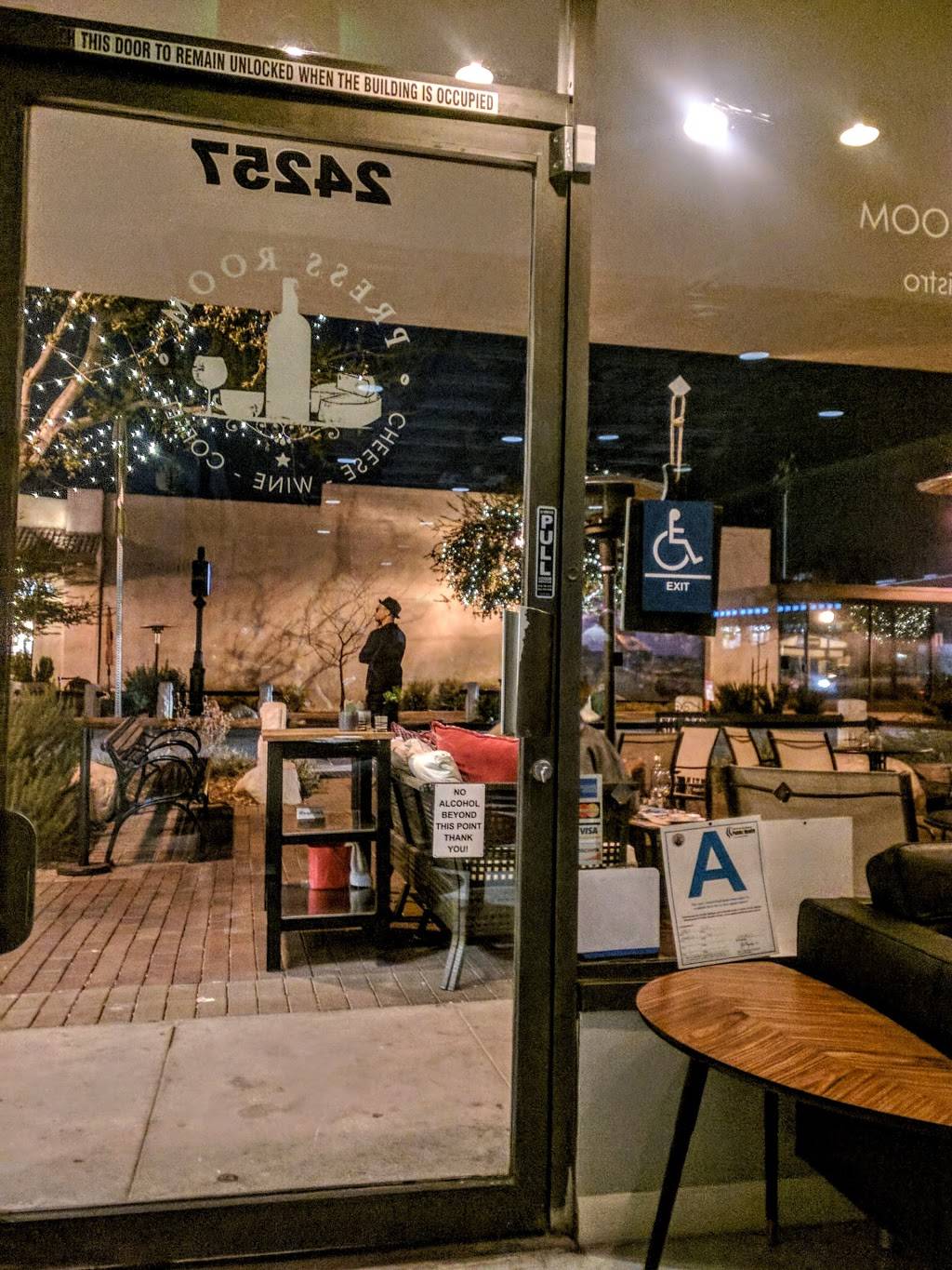 Newhall Press Room | restaurant | 24257 Main St, Newhall, CA 91321, USA | 6617533454 OR +1 661-753-3454