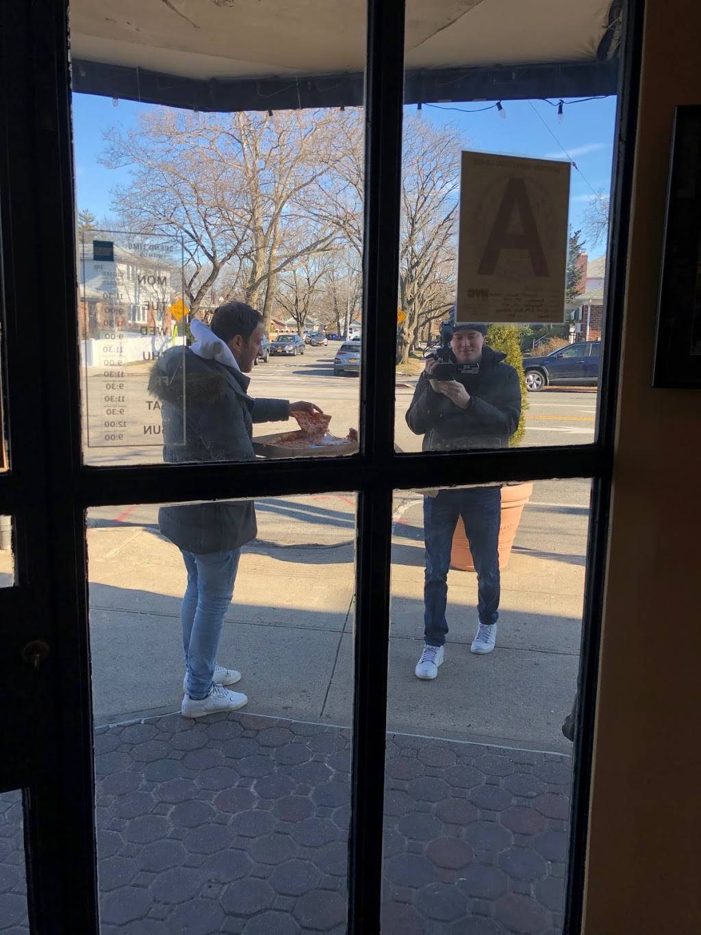 Vaccaros Pizza | restaurant | 88-02 Little Neck Pkwy, Queens, NY 11001, USA | 7183474143 OR +1 718-347-4143