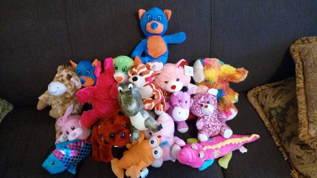 Luckys Pub | restaurant | 801 St Emanuel St, Houston, TX 77003, USA | 7135222010 OR +1 713-522-2010