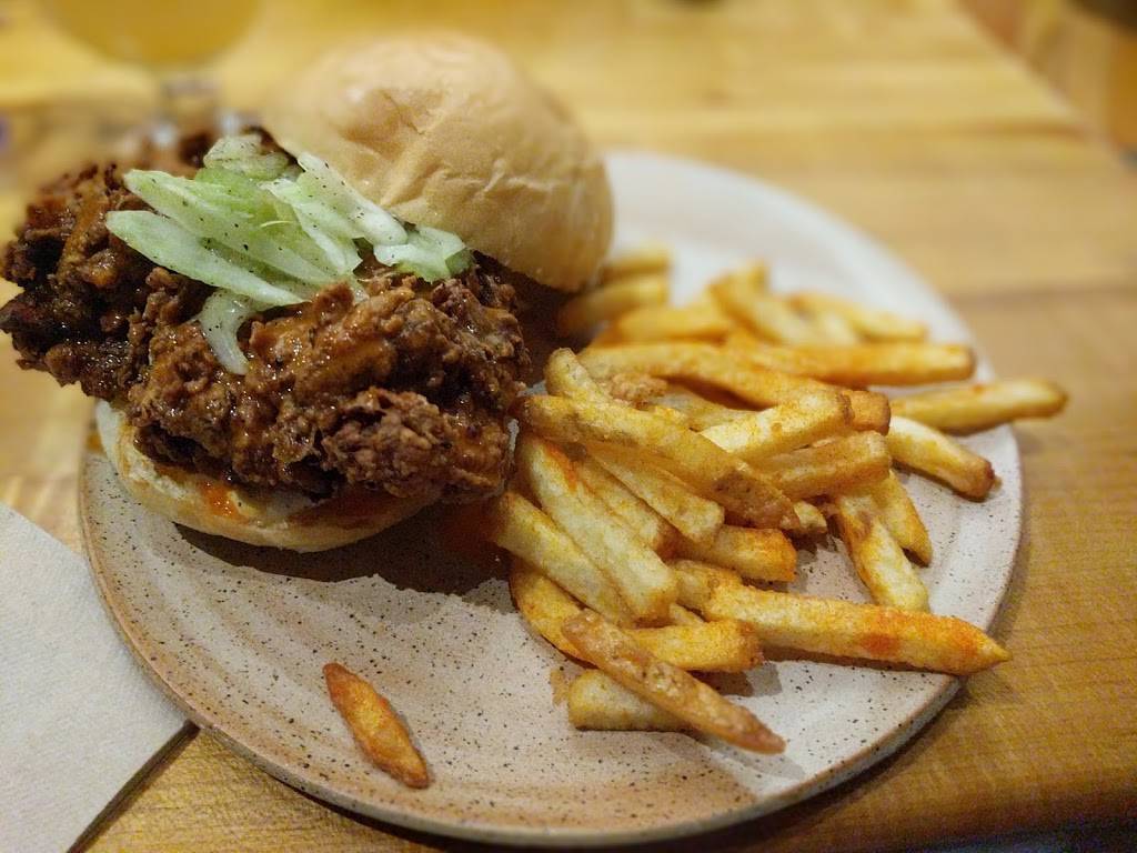 Marias Packaged Goods and Community Bar | restaurant | 960 W 31st St, Chicago, IL 60608, USA | 7738900588 OR +1 773-890-0588