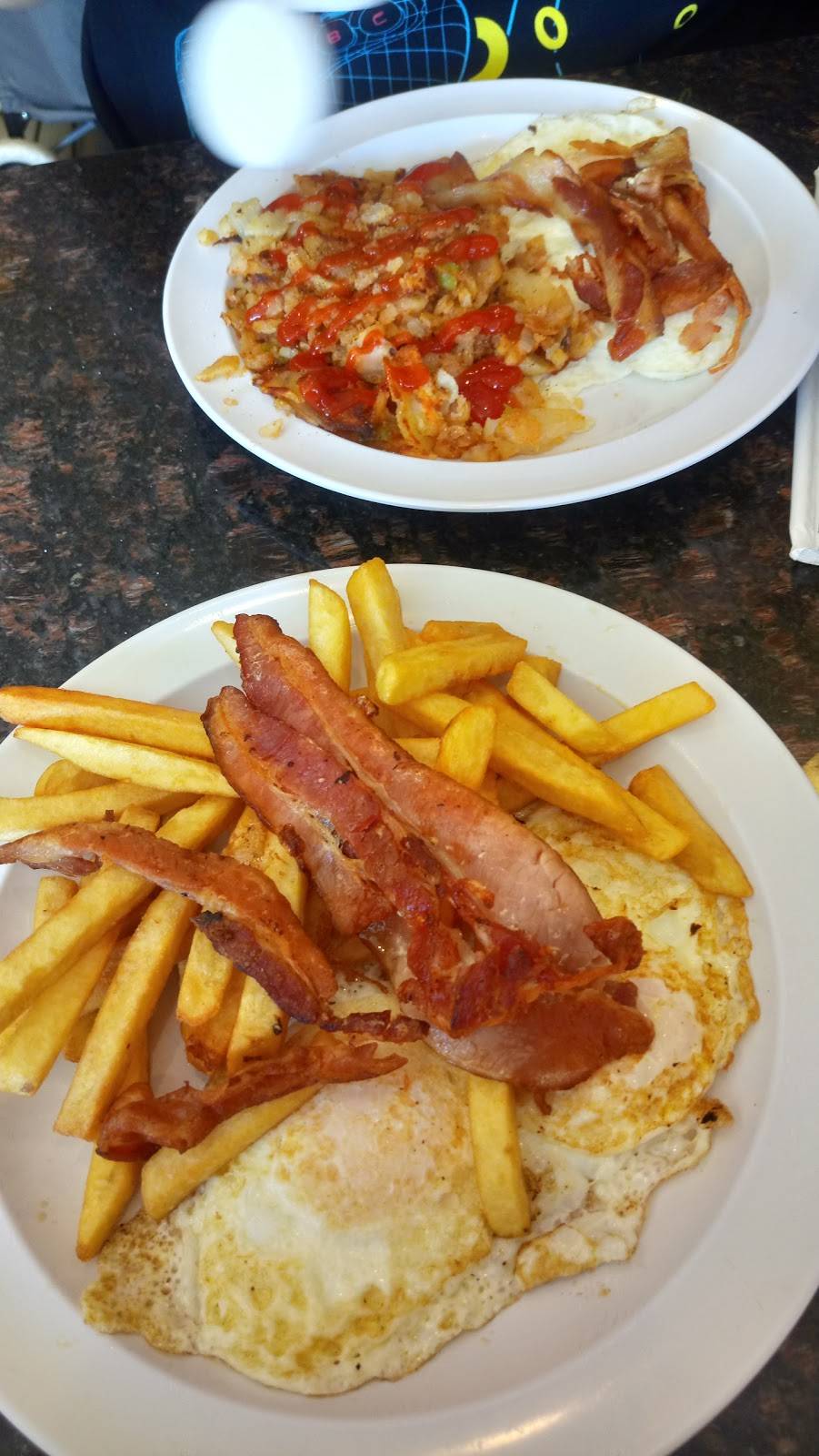 Zafis Luncheonette | restaurant | 500 Grand St, New York, NY 10002, USA | 2125332415 OR +1 212-533-2415