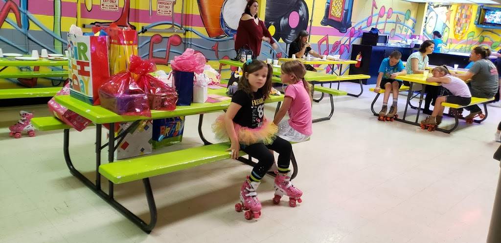 Olympia Skate Center | restaurant | 622 Greenbriar Rd, Warner Robins, GA 31093, USA | 4789232202 OR +1 478-923-2202