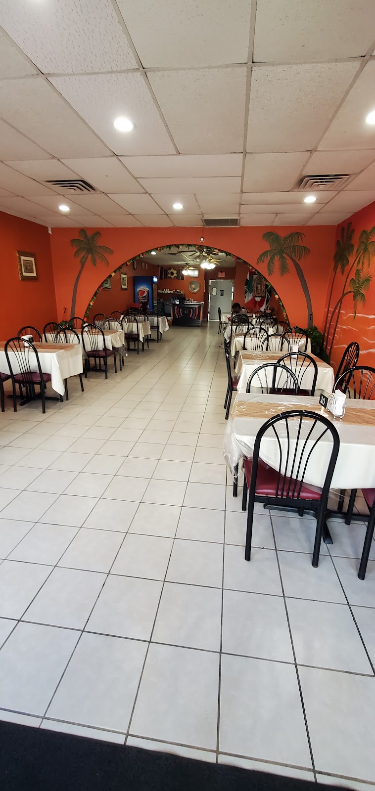 La Jarocha | restaurant | 21 W Stephenson St, Freeport, IL 61032, USA | 8156168634 OR +1 815-616-8634