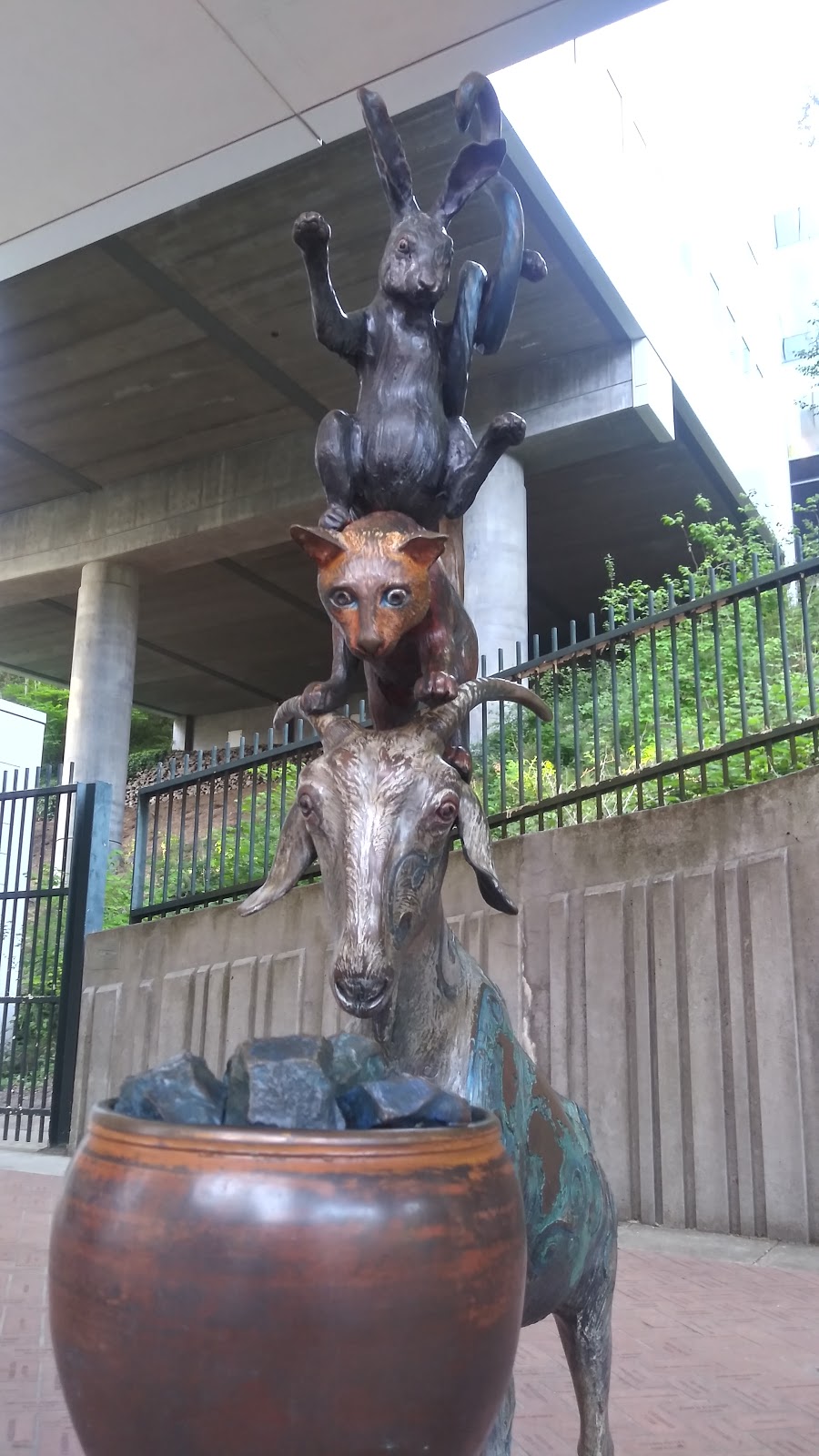 Starbucks | cafe | 700 SW Campus Dr, Portland, OR 97201, USA | 5034185350 OR +1 503-418-5350