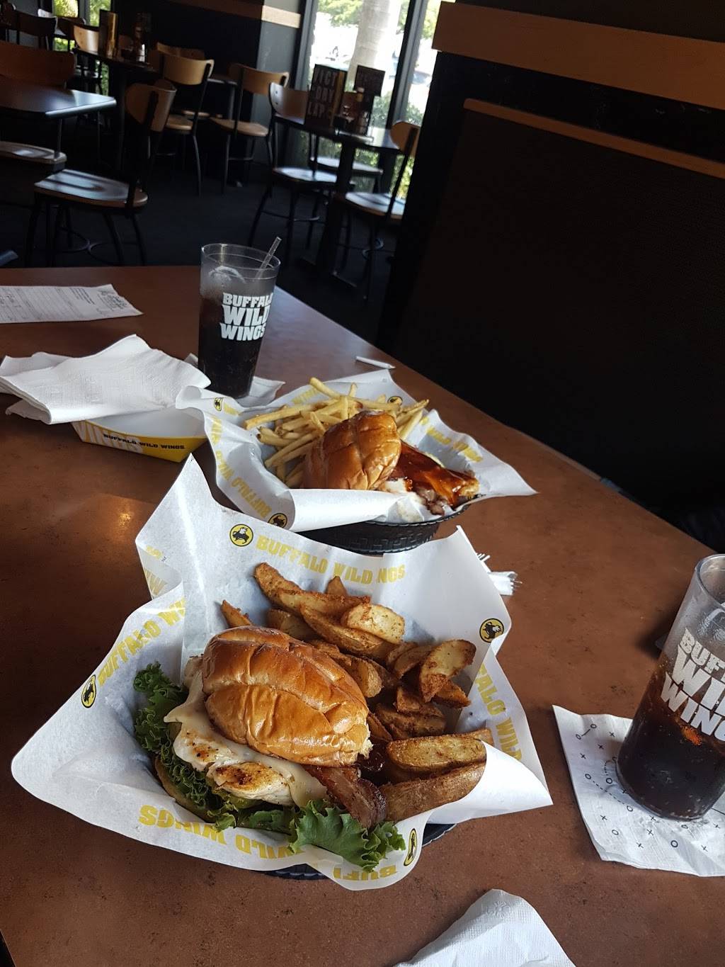 Buffalo Wild Wings | meal takeaway | 18721 Biscayne Blvd, Aventura, FL 33180, USA | 3056929995 OR +1 305-692-9995