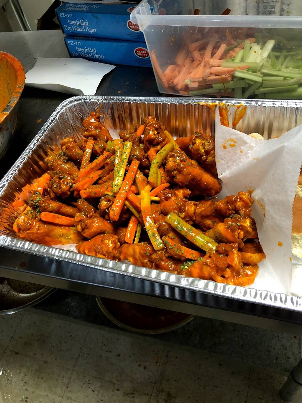 Crumpy’s Hot Wings Park & Getwell | restaurant | 3950 Park Ave, Memphis, TN 38111, USA | 9014543386 OR +1 901-454-3386