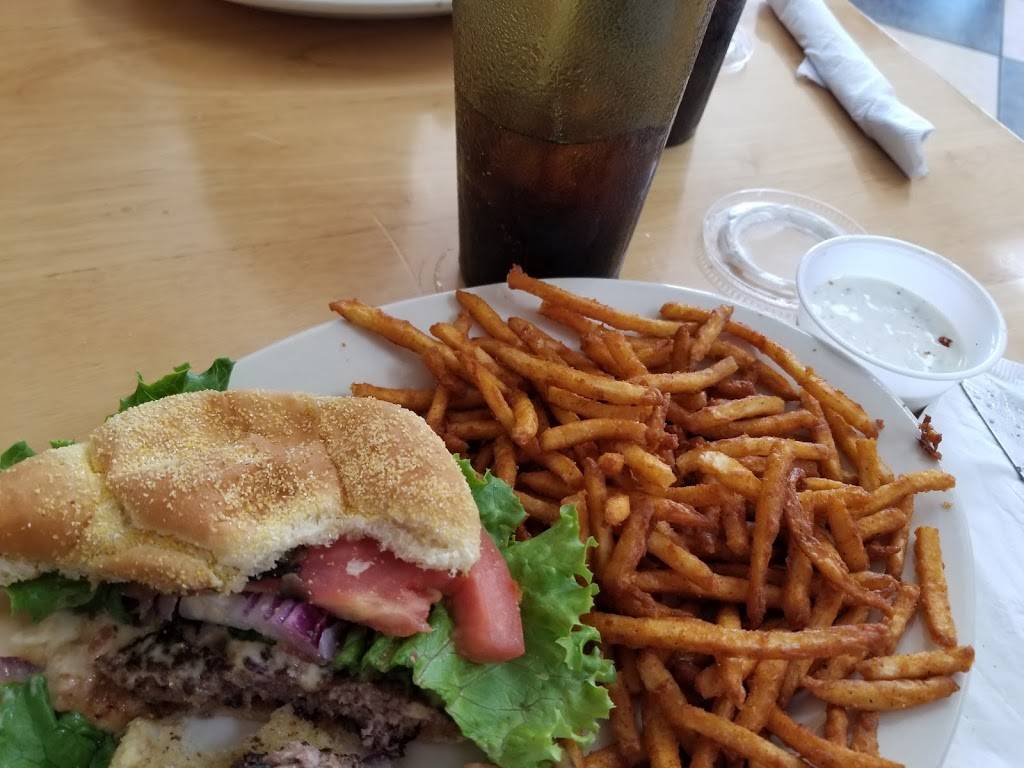 Maedges Restaurant | restaurant | 709 E Main St, Alhambra, IL 62001, USA | 6184886400 OR +1 618-488-6400