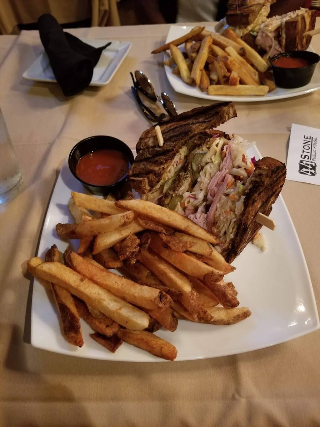 44 Stone Public House | restaurant | 3910 Peachtree Dr, Columbia, MO 65203, USA | 5734432726 OR +1 573-443-2726