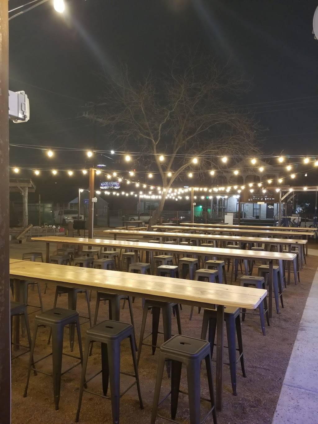 Bentleys Beer Garden | restaurant | 802 N Alamo St, San Antonio, TX 78215, USA | 2109809401 OR +1 210-980-9401