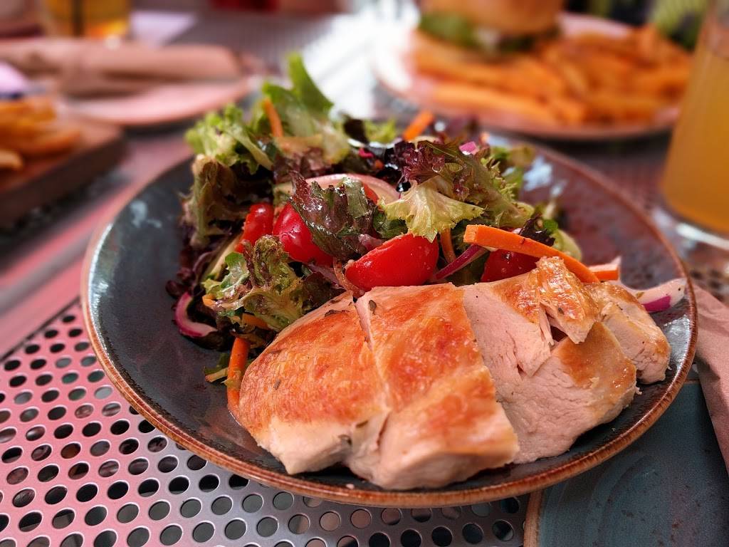 Diannes Fish Shack & Smokehouse | restaurant | 195 Ontario St, Kingston, ON K7L 2Y7, Canada | 6135073474 OR +1 613-507-3474