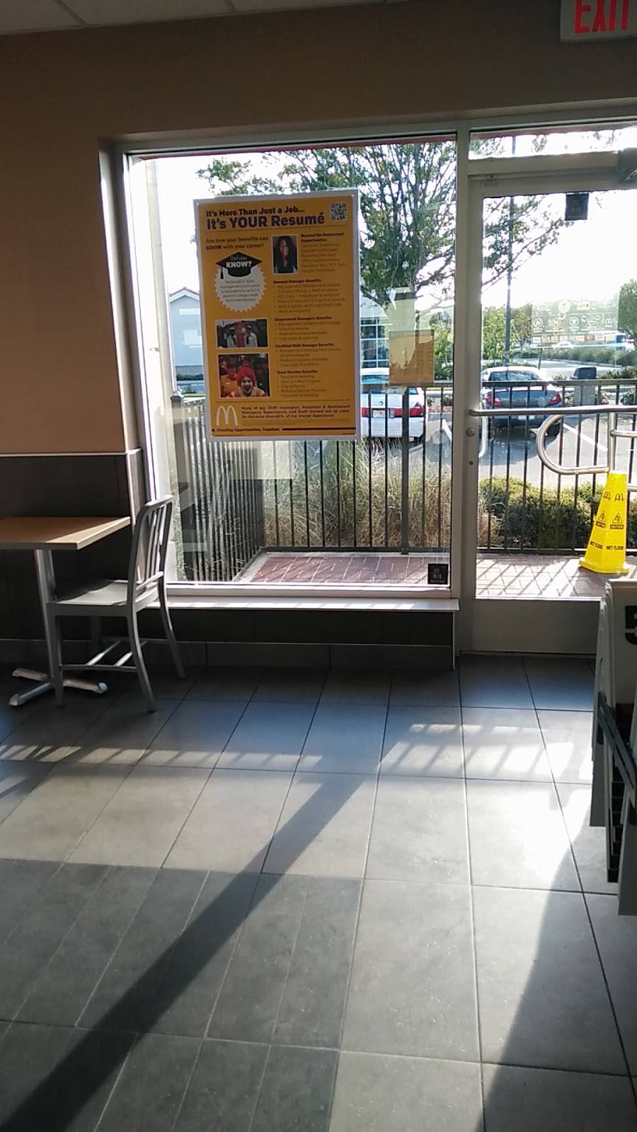 McDonalds | cafe | 3750 W, FL-109, Jacksonville, FL 32217, USA | 9047378821 OR +1 904-737-8821