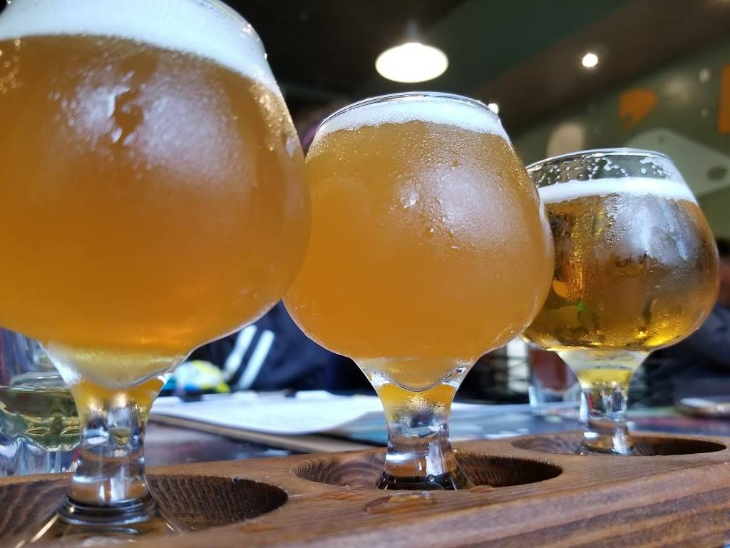 Flying Saucer Pizza Company | restaurant | 118 Washington St, Salem, MA 01970, USA | 9785948189 OR +1 978-594-8189