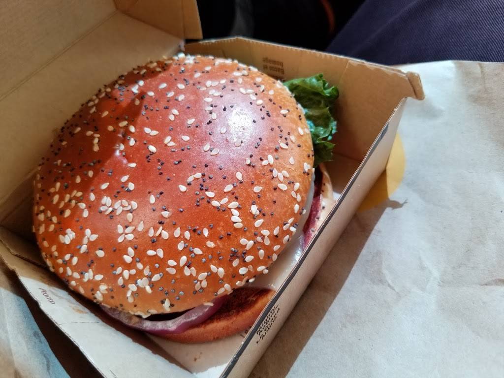 McDonalds | cafe | 235 Castle Oaks Crossing, Brampton, ON L6P 3X3, Canada | 9057949224 OR +1 905-794-9224