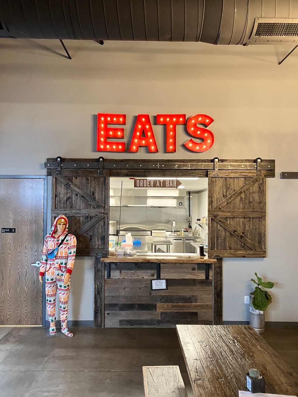 Roughtail Grill | restaurant | 320 W Memorial Rd, Oklahoma City, OK 73114, USA | 4057716517 OR +1 405-771-6517