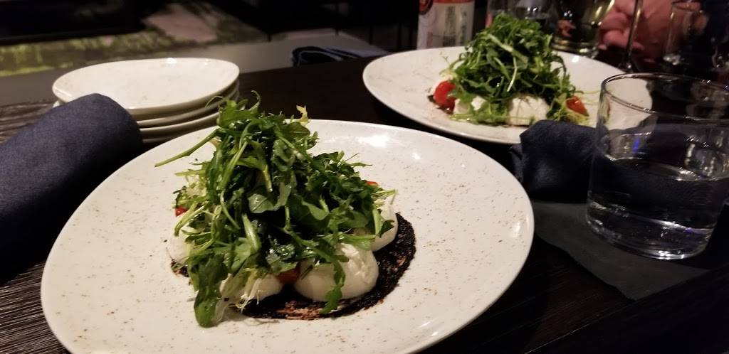 VU Rooftop Bar | restaurant | 133 E Cermak Rd, Chicago, IL 60616, USA | 3125280191 OR +1 312-528-0191