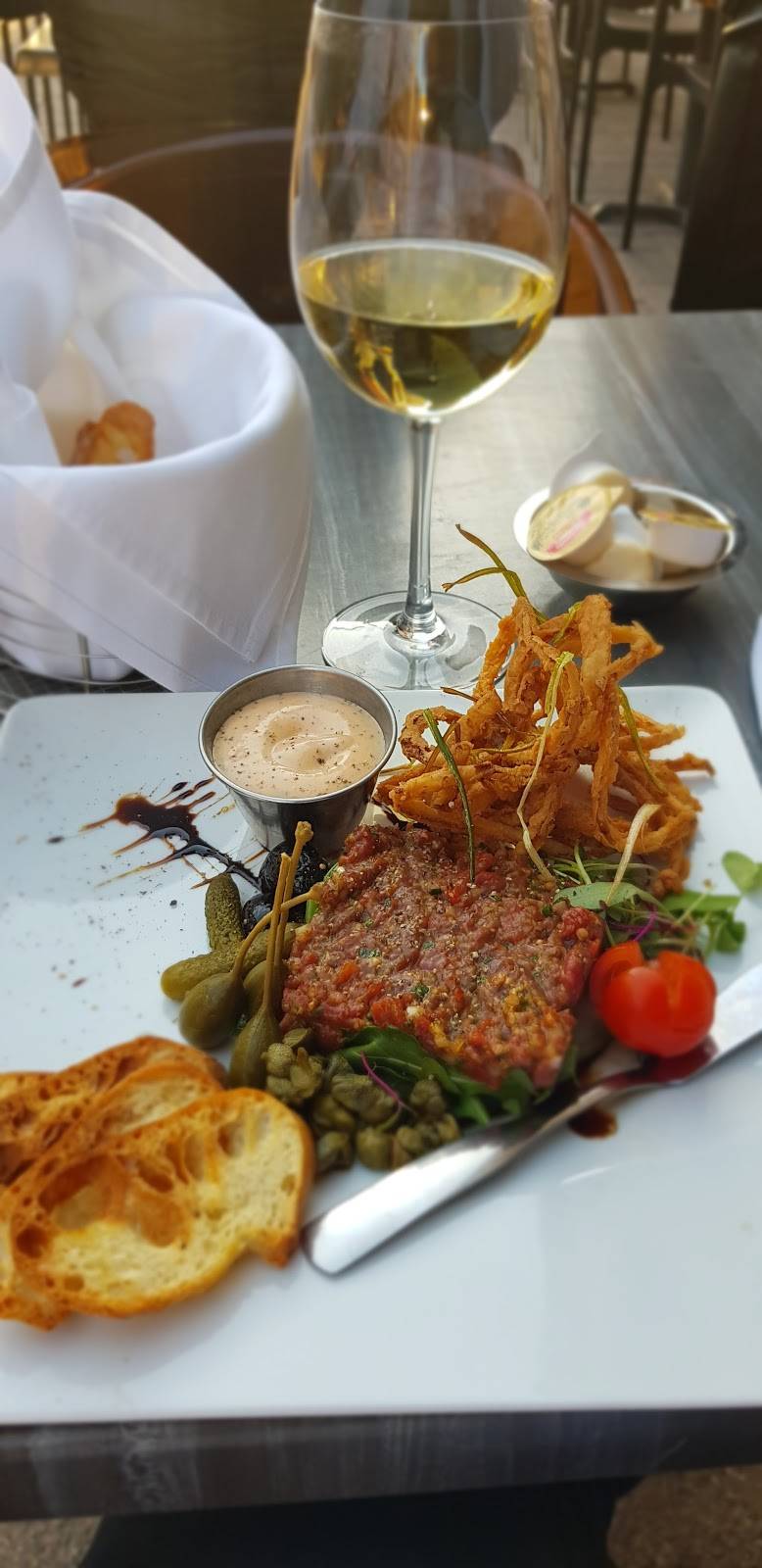 Restaurant Le Grill | restaurant | 350 Rue des Forges, Trois-Rivières, QC G9A 2H1, Canada | 8193764745 OR +1 819-376-4745