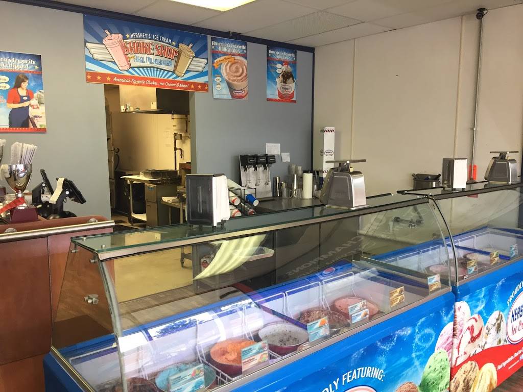 Defender Doggs | restaurant | 1951 Hubbard Rd, Madison, OH 44057, USA | 4403074294 OR +1 440-307-4294