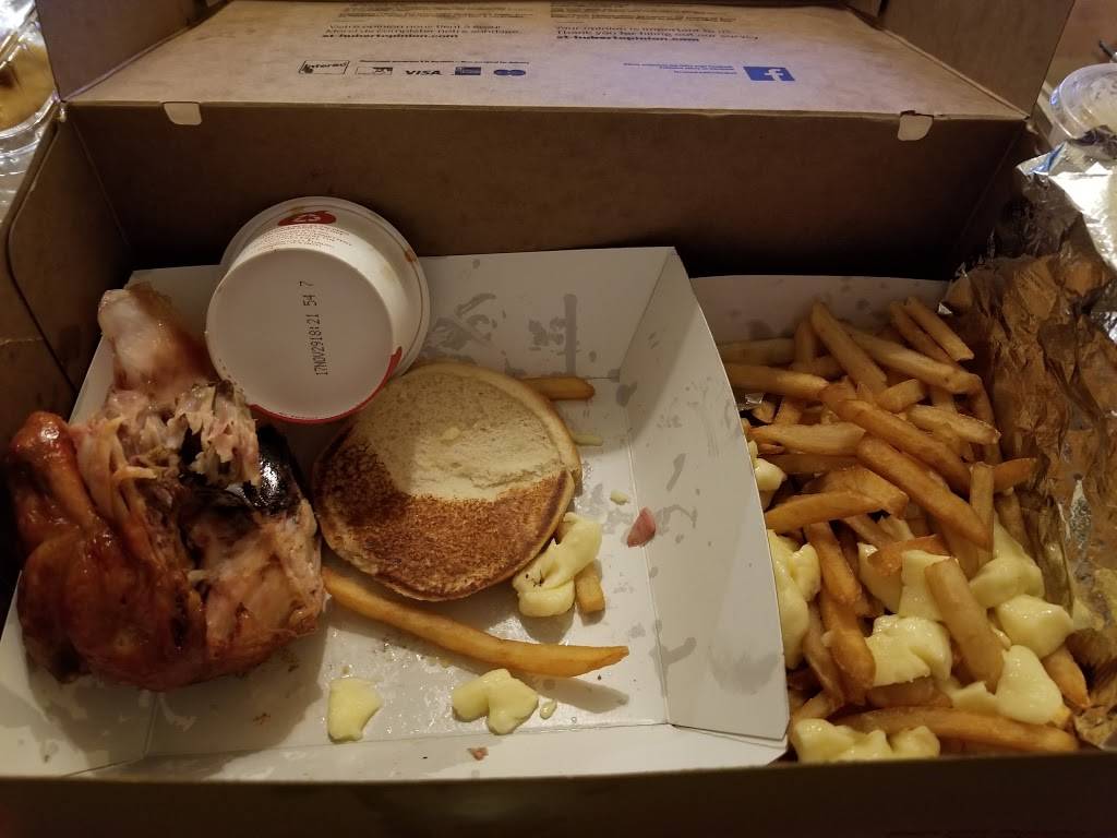 St-Hubert Express | restaurant | 2262 Boul du Faubourg, Boisbriand, QC J7H 1S3, Canada | 5143855555 OR +1 514-385-5555