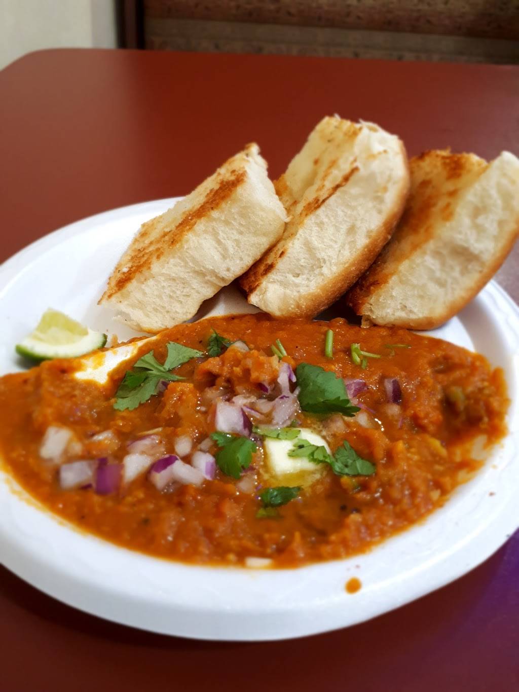 Chat Hut | restaurant | 7106 Airport Rd, Mississauga, ON L4T 2G8, Canada | 9056722428 OR +1 905-672-2428