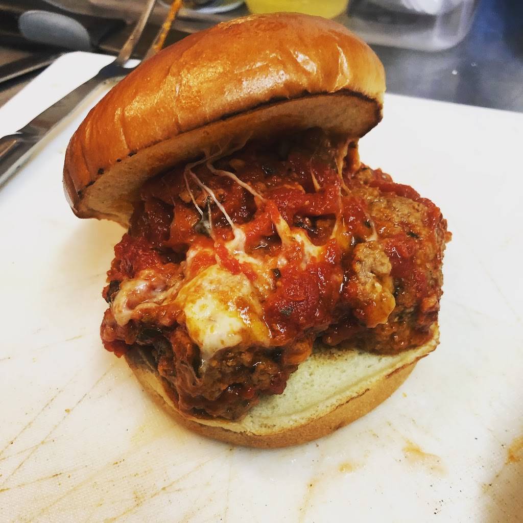 Phat Subs & Deli | restaurant | 991 Broadway, Bayonne, NJ 07002, USA | 2013839779 OR +1 201-383-9779