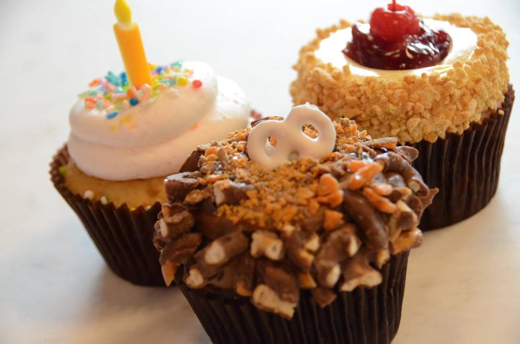 Designer Desserts | restaurant | 1000 Eagle Ridge Dr, Schererville, IN 46375, USA | 2192278953 OR +1 219-227-8953