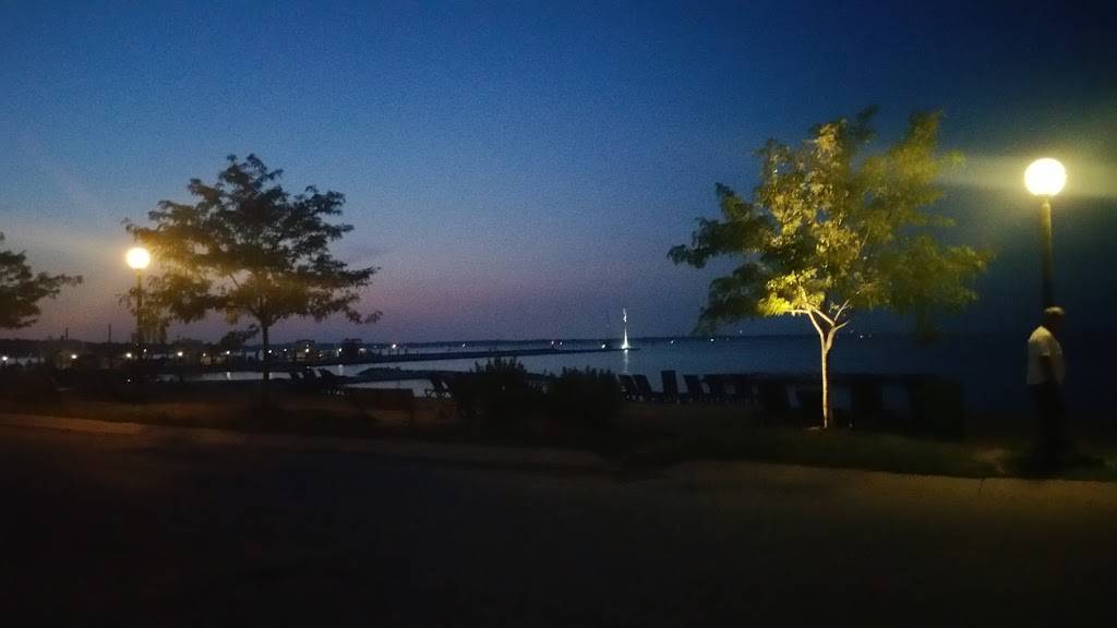 Mangos Bar & Grill | restaurant | 7153 Lake Shore Dr, North Beach, MD 20714, USA | 4102570095 OR +1 410-257-0095