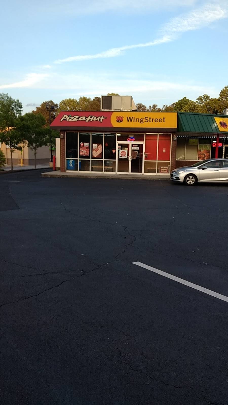 Pizza Hut | meal takeaway | 4957 Winters Chapel Rd, Atlanta, GA 30360, USA | 7709019800 OR +1 770-901-9800