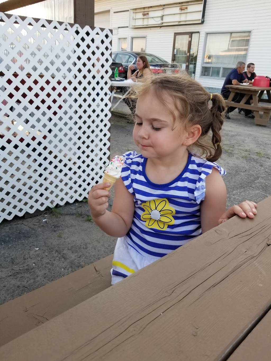 Cantine La Patate à Patou | restaurant | 170 2 Rang, Saint-Louis-de-Blandford, Quebec, QC G0Z 1B0, Canada | 8195520124 OR +1 819-552-0124